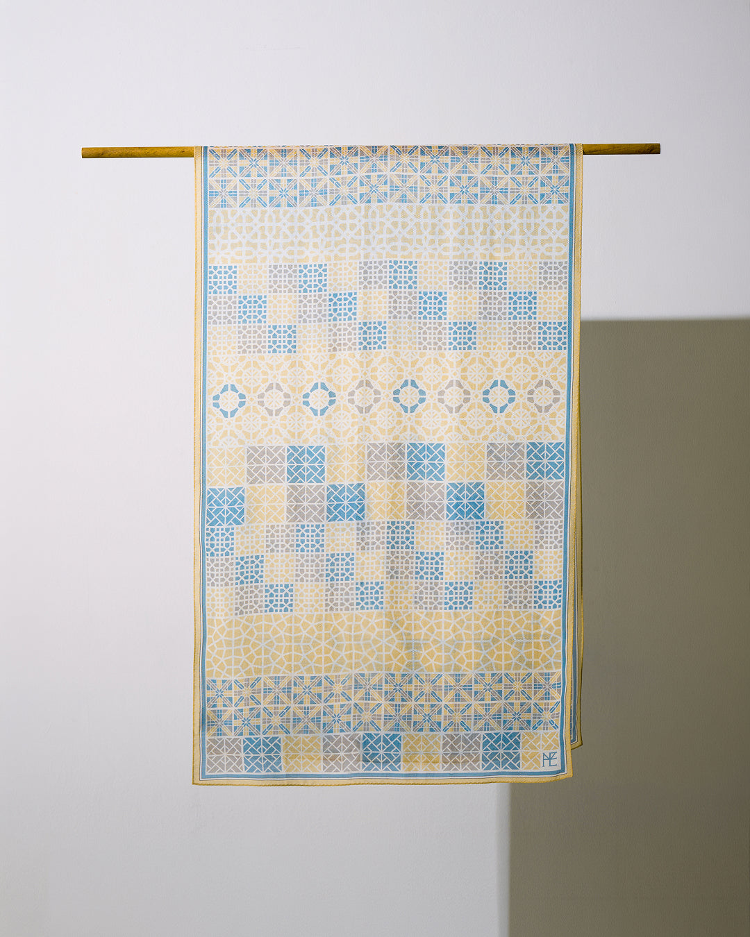 Geometric Lattice Mix Beige