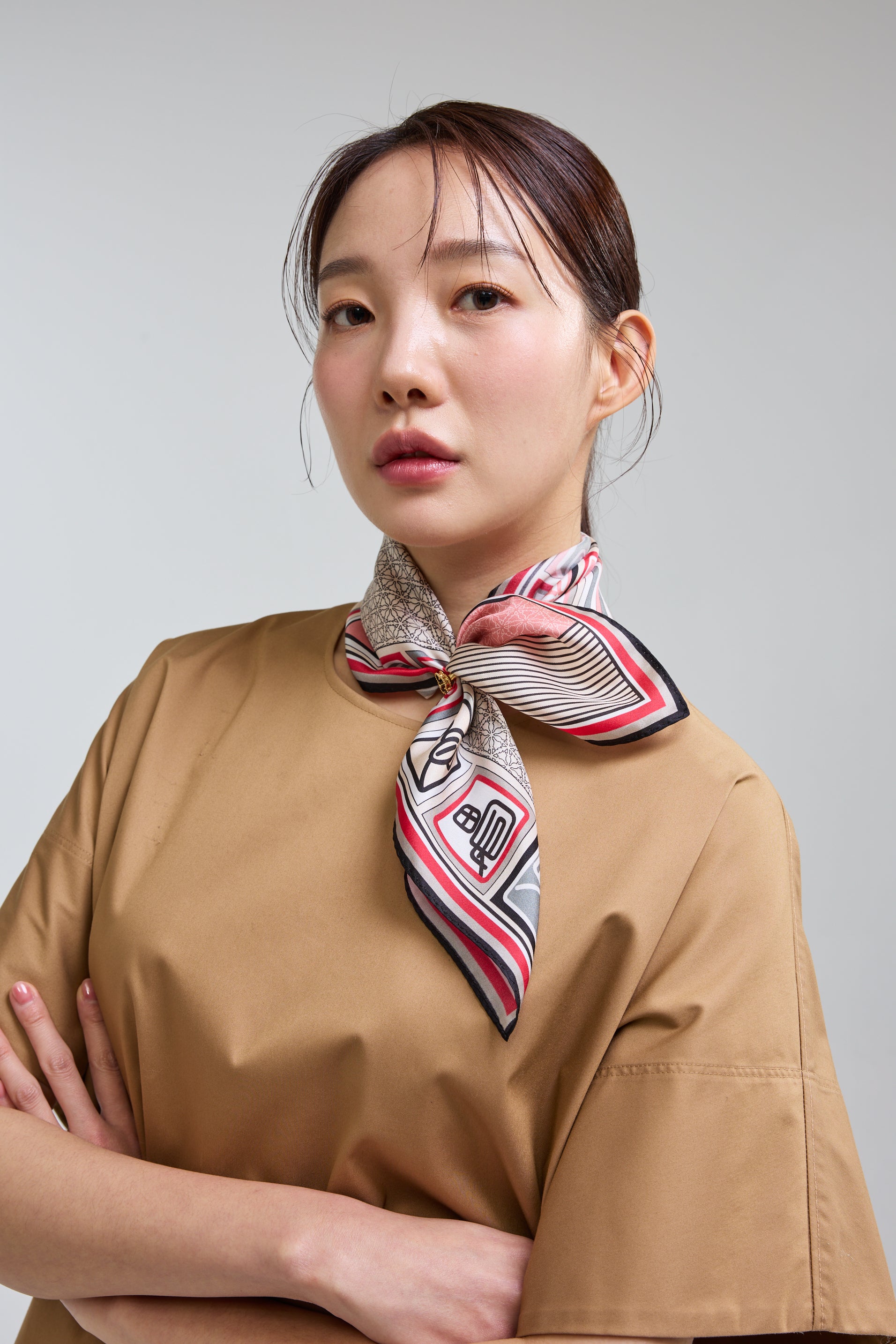 심전 낙관과 창살 50 스카프 레드