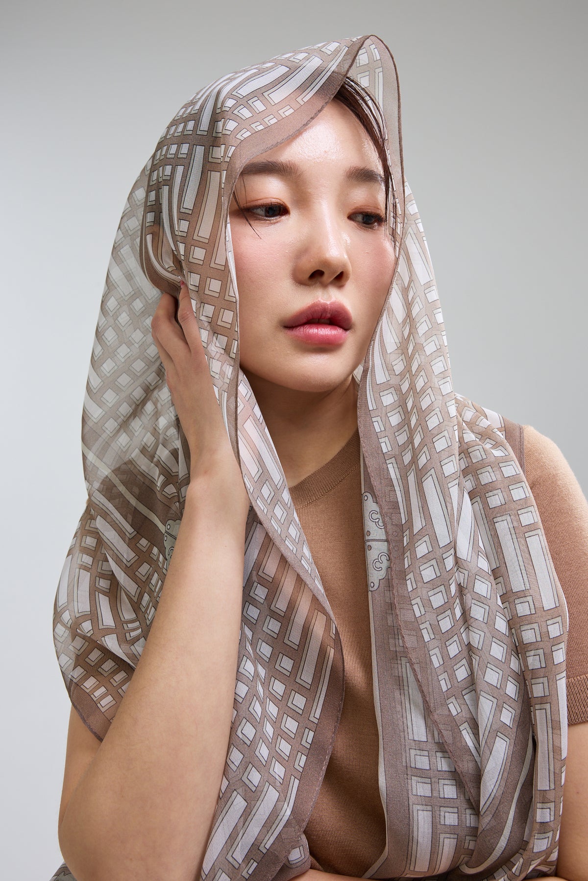 Chosun Glazing Bar Long Scarf - Beige