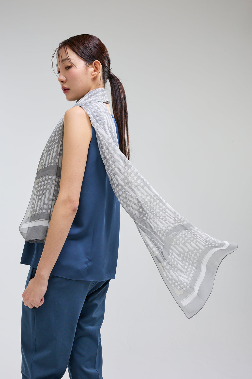 Chosun Glazing Bar Long Scarf - Gray