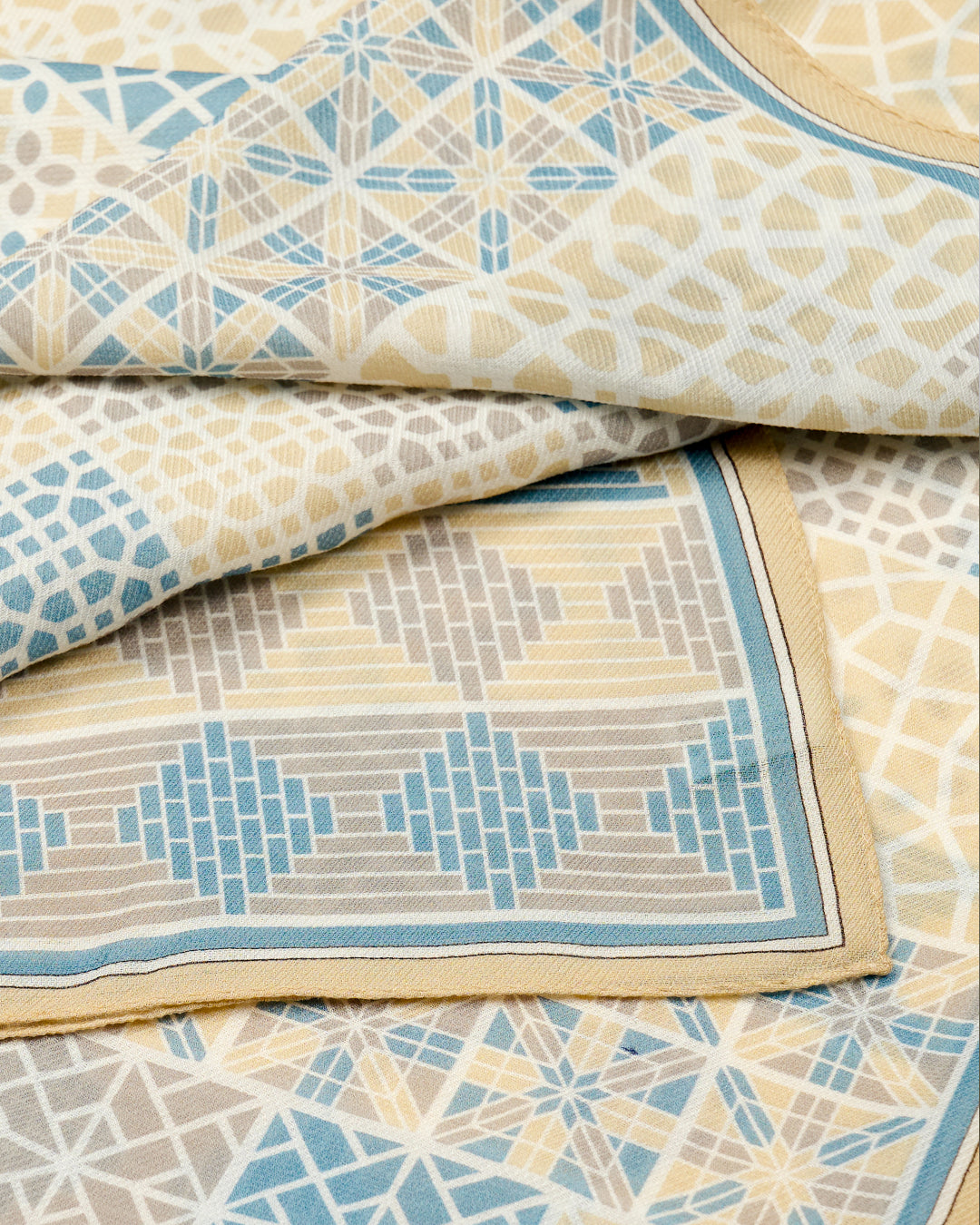 Geometric Lattice Mix Beige