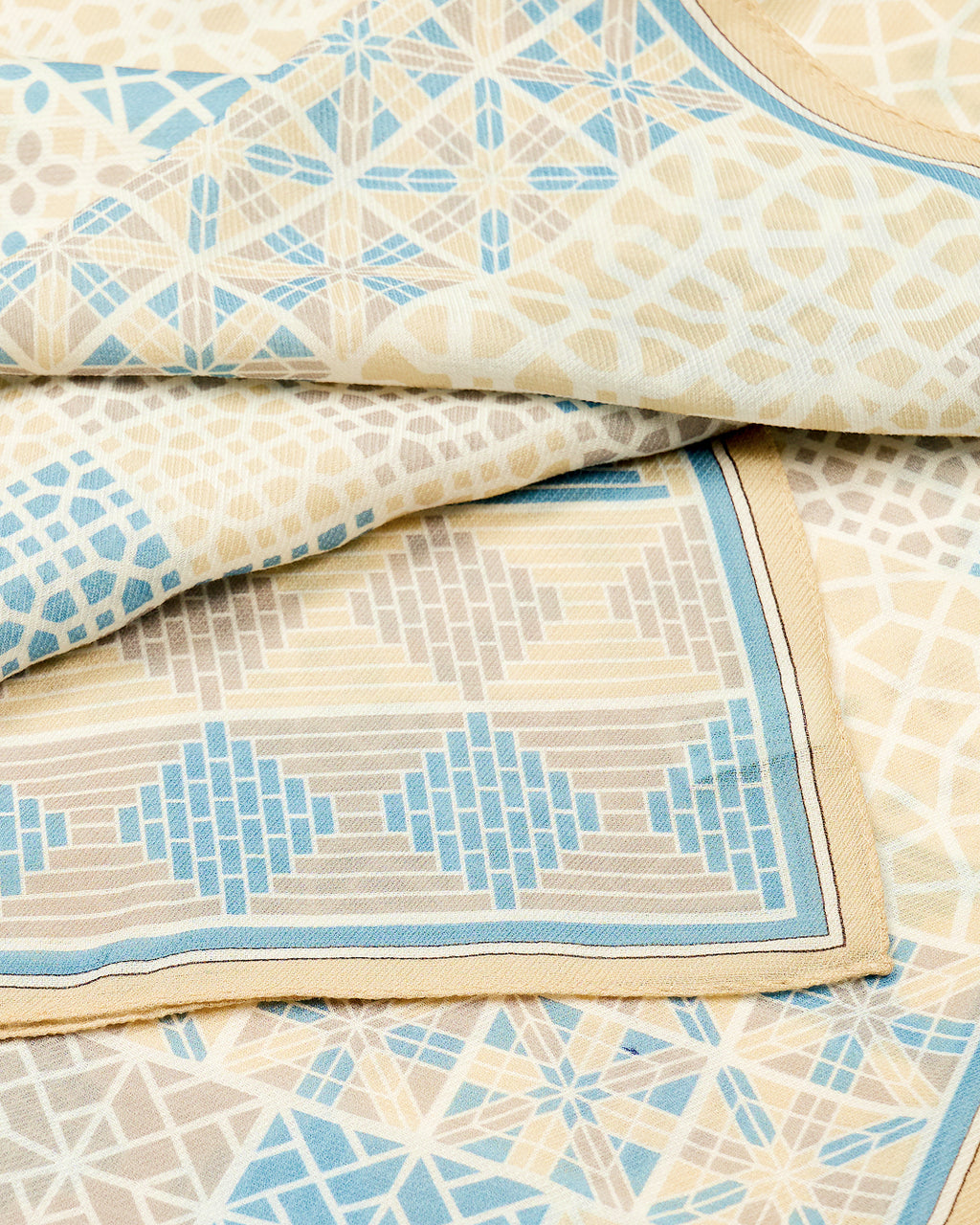 Geometric Lattice Mix Beige