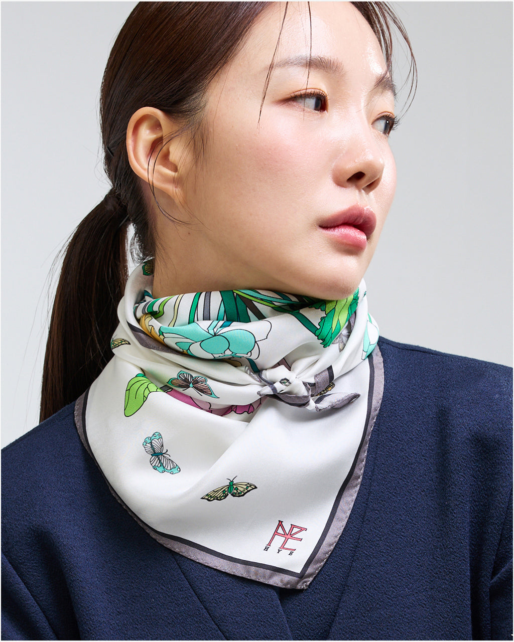 연화문과 나비 70 화이트