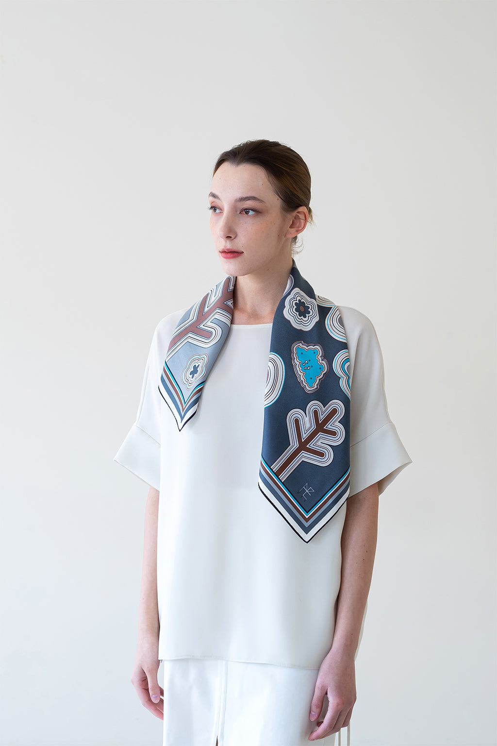 Line Embroidery 70 - Gray